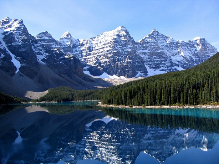 Старейший национальный парк Канады, созданный в 1885 году в канадских Скалистых горах.