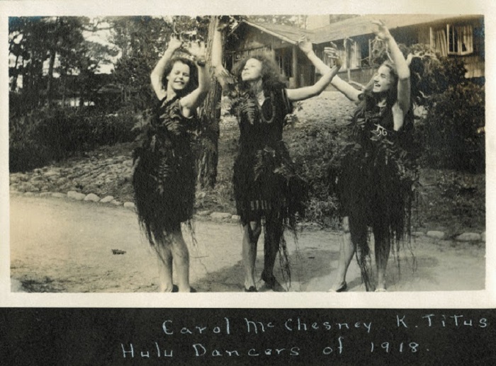 Фотография 1918 года с тремя восточными красавицами.