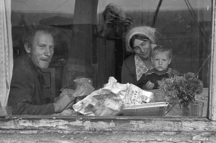 Семья на водонасосной станции. Барнаул. 1983 г.