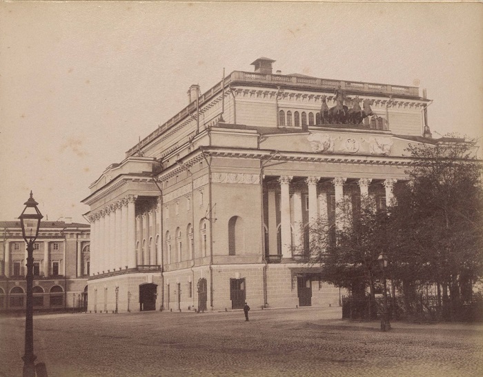 Один из старейших драматических театров России.