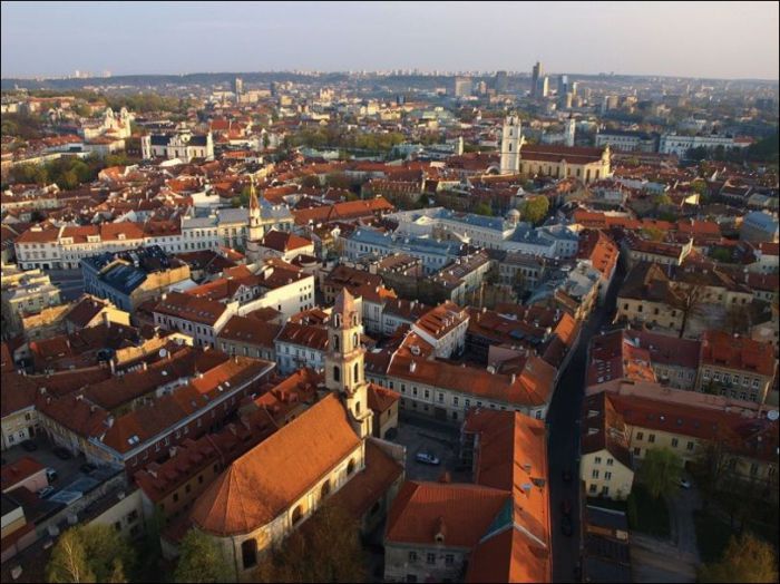 Подходящее место для съёмки фильма был выбран прекрасно сохранившийся Старый город Вильнюса.
