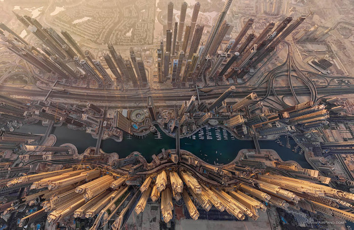 Район Dubai Marina – это одно из самых больших сооружений на планете, поэтому его видно даже из космоса.