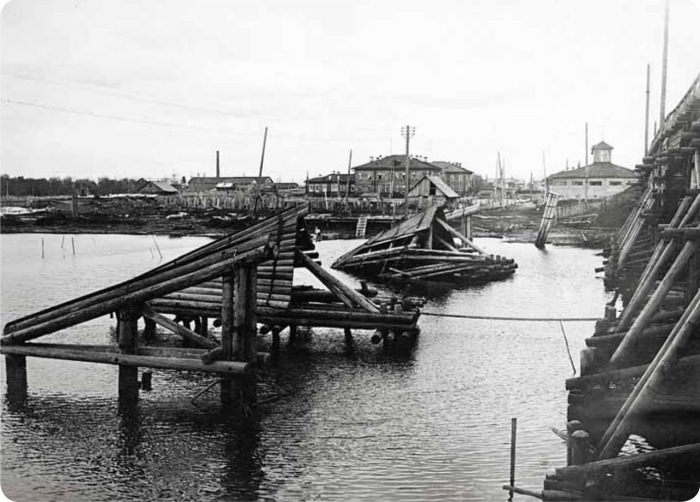 Ледоотбойники деревянного моста Маймаксанской дороги, 1930-е годы.