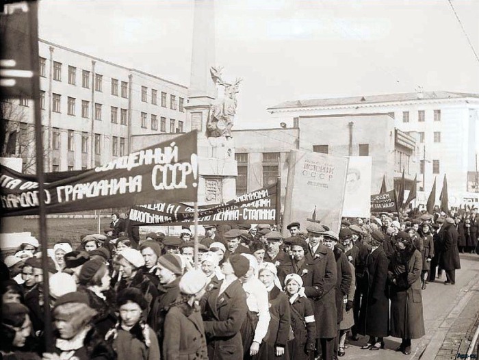 Первомайская демонстрация 1937 года в Архангельске.
