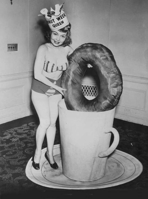 Часто определенные конкурсы красоты проводились каждую неделю, поэтому звание «Королевы пончиков» редко доставался одной и той же девушке.