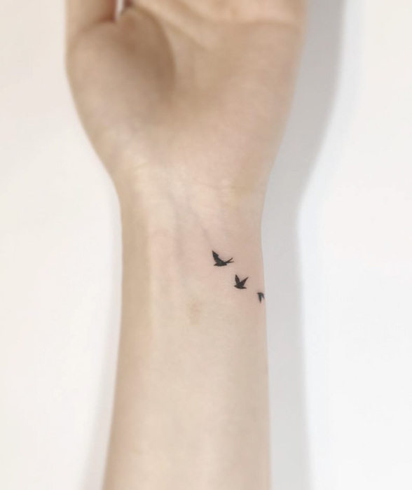 Татуировки птиц на ключице для мужчин