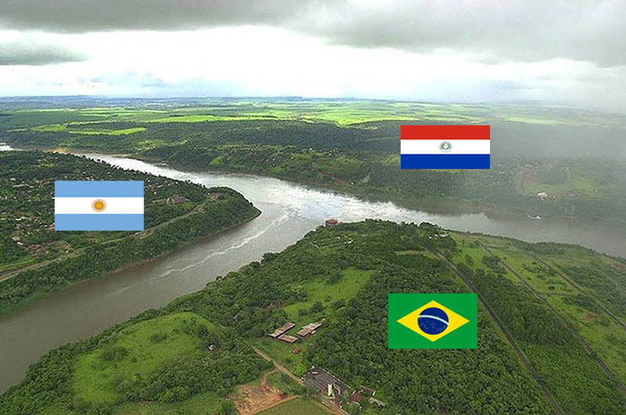 Тройная граница, сформированная конвергенцией двух рек — Параны и реки Игуаса.