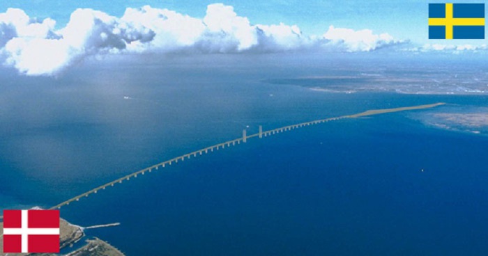 Эресуннский мост пересекает границу между Данией и Швецией, но благодаря Шенгенскому соглашению там нет паспортного контроля.