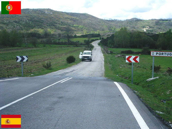 В Португалии порой встречаются плохо отремонтированные дороги.