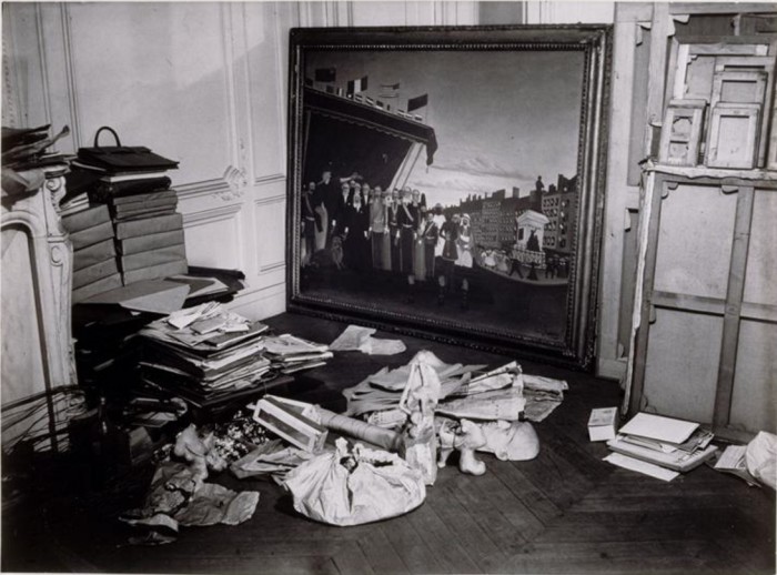 Угол студии на рю ла Буати с картиной Анри Руссо.