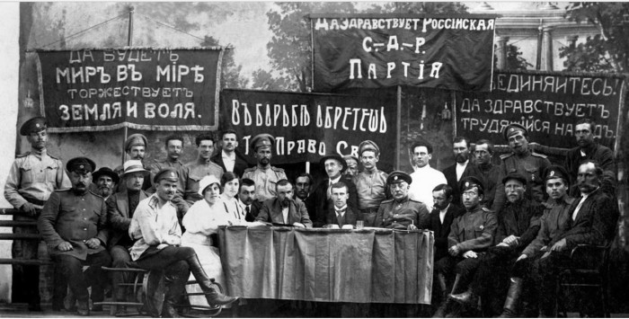 Первые представители Советской власти.