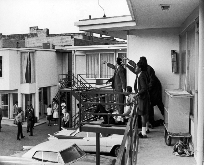 На балконе мотеля «Лорейн» в американском Мемфисе выстрелом из винтовки был убит Мартин Лютер Кинг.