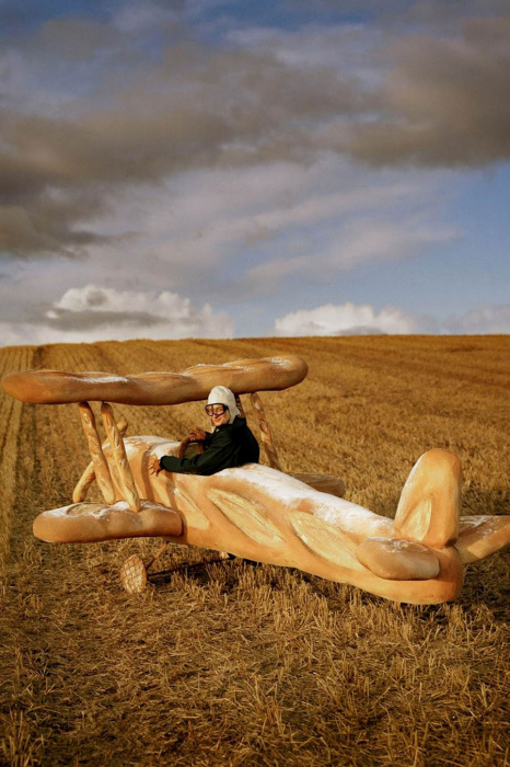 «Съедобный» хлебный самолет.