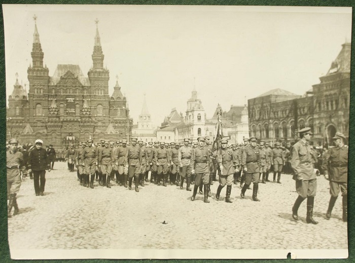 Первомайский парад 1930-го года.