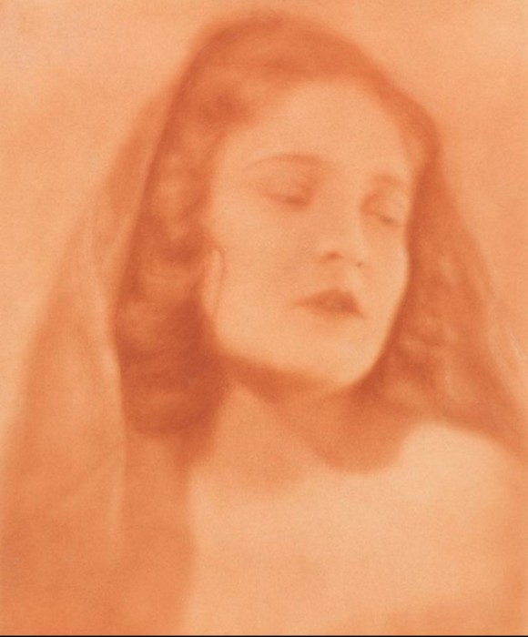 Работа мастера фотографии, 1933 год