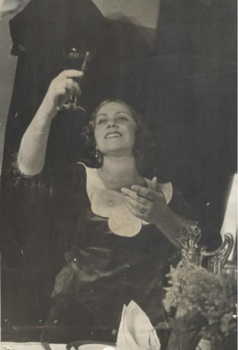 Любовь Островская, жена фотографа Александра Гринберга, 1939 год.
