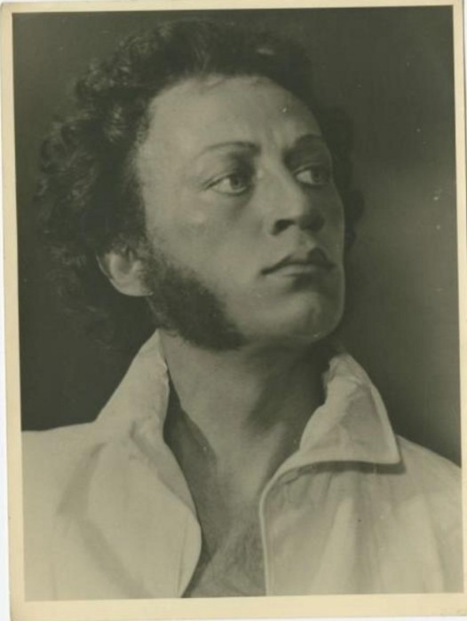 Артист театра и кино, лауреат Сталинской премии второй степени, 1949 год.