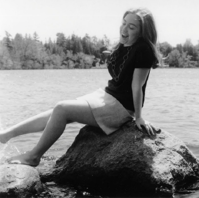 Хиллари на озере Вабан в университетском городке Уэллсли. 1969 год.