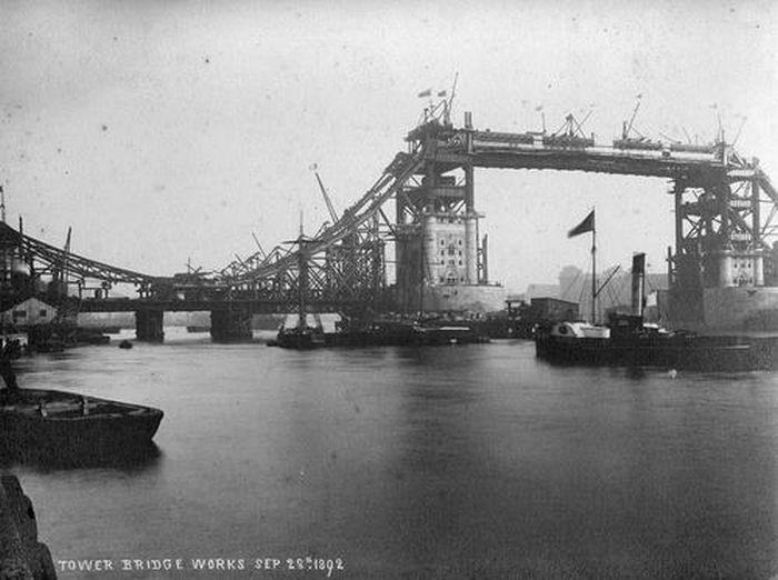 Строительство Тауэрского моста, 1892 год.