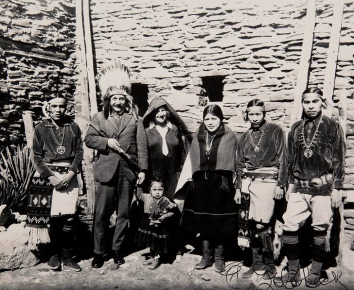 Эйнштейн в Гранд-Каньоне среди индейцев, 1922 год.