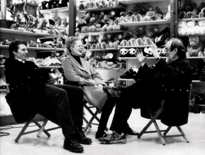 Знаменитые Николь Кидман, Том Круз и режиссер Стэнли Кубрик на съемках детективного фильма «С широко закрытыми глазами», 1999 год.