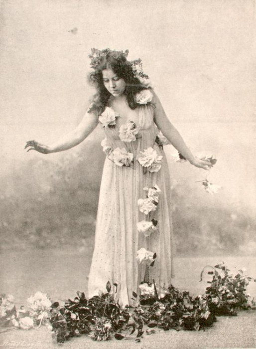 Танцовщица считается «пионером» в области сценического танца.
