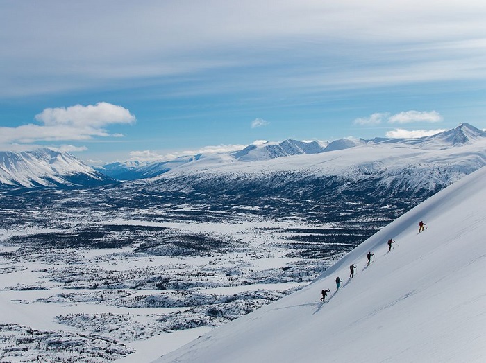 Необычайно тяжелое и изнурительное восхождение на гору на Аляске. Фотограф - Saku Okamoto.