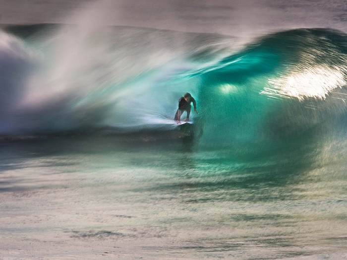 Снимок сделан в столице серфинга – на берегах Австралии, где самые опасные, но и самые привлекательные волны. Фотограф - Massimo Rumi.