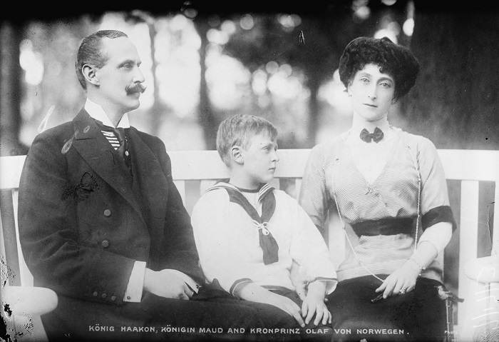 Король Хокон, королева Мод и наследный принц Олаф, 17 июля 1913 года.