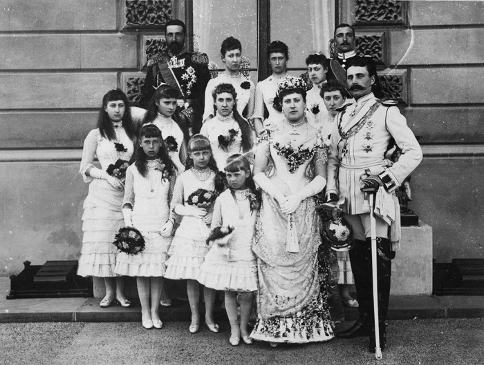 Самая младшая дочь королевы Виктории, принцесса Беатрис вышла замуж за принца Генри Баттенбергского, 1 августа 1885 года.