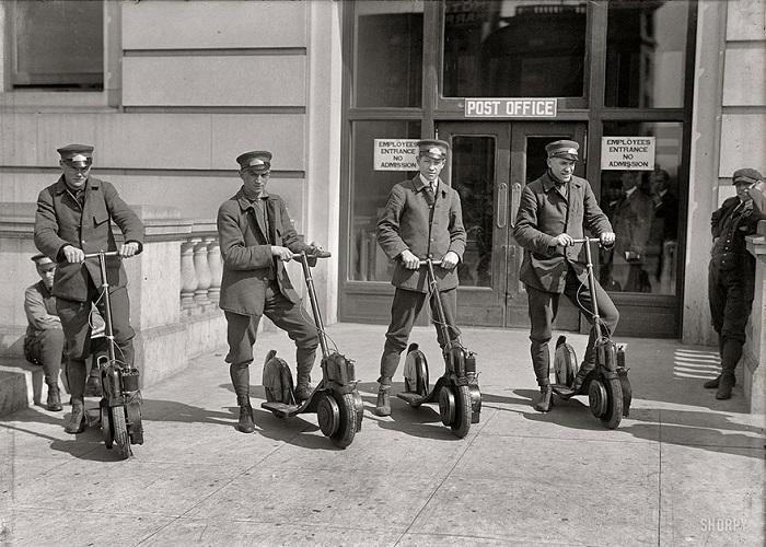 Срочная доставка корреспонденции - почтальоны на скутерах, 1917 год, Вашингтон, США.