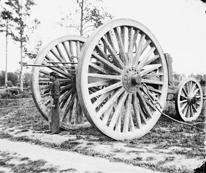 Захваченная артиллерия у Форта Дарлинг, на реке Джеймс, штат Вирджиния, Апрель 1865 года.