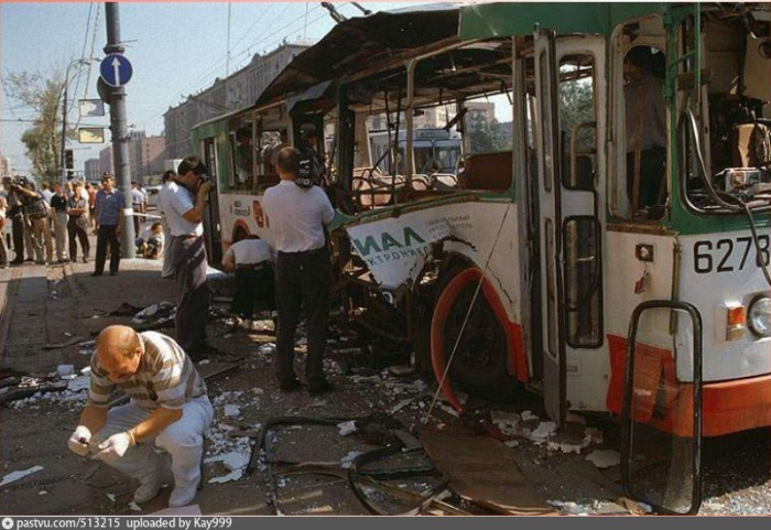 Взрыв в общественном транспорте на Пушкинской площади. Москва 1996 год.