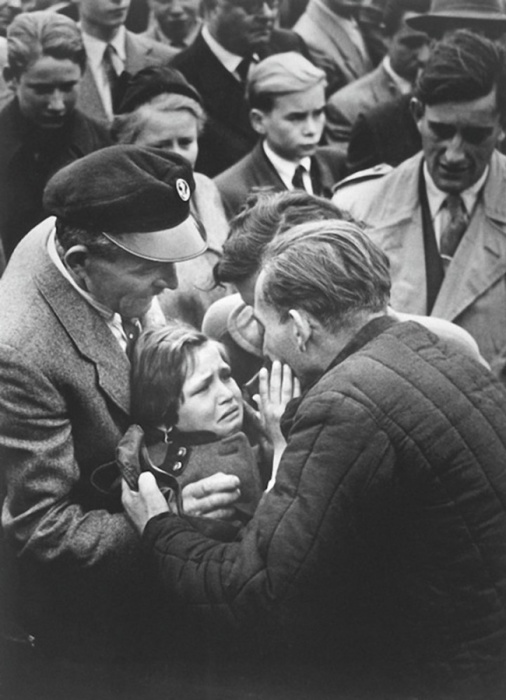 Пленный солдат после Второй мировой войны возвращается домой. Дочь последний раз видела его, когда ей был год.