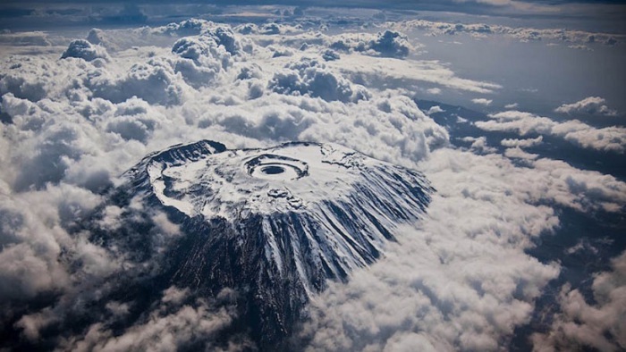 Вид на гору Килиманджаро сверху.