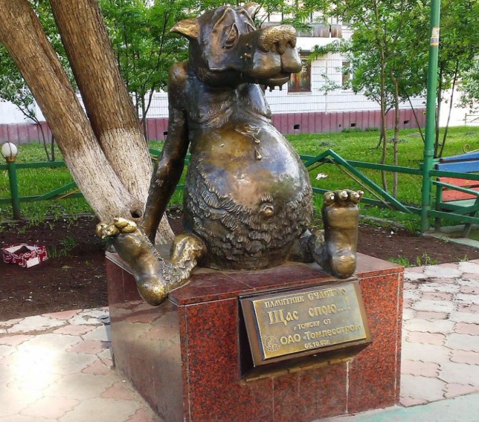 Памятник сытого волка на свадьбе из легендарного мультфильма «Жил-был пес».