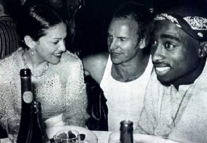 Мадонна, Стинг и Тупак Шакур мирно проводят время в баре, 1993 год.