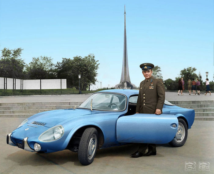 Этот автомобиль был подарен Юрию Гагарину французами, в честь полета в космос.
