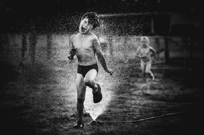 Новозеландский фотограф, которая предоставила своим детям полную свободу, считает, что многие мечтали о таком детстве.