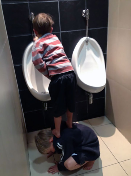 Старший брат всегда поможет младшему!