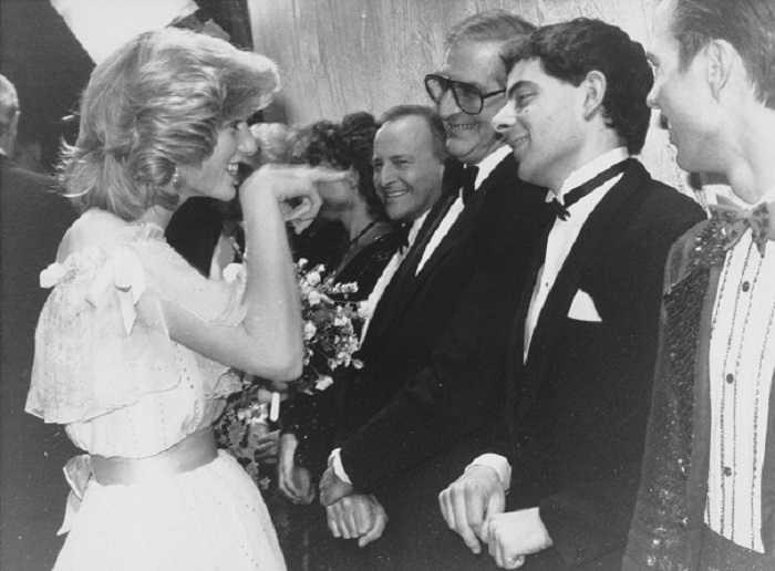Принцесса Диана обрадовалась актеру Роуэну Аткинсону, известному всем, как мистер Бин, 1984 год.