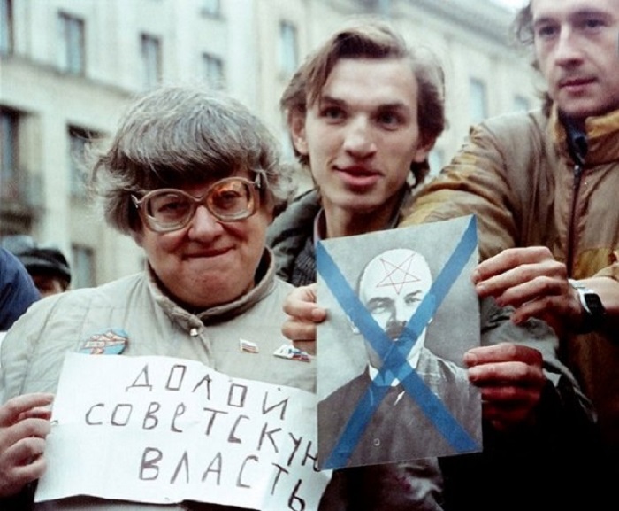 Новодворская на митинге у Моссовета, сентябрь 1990 года.