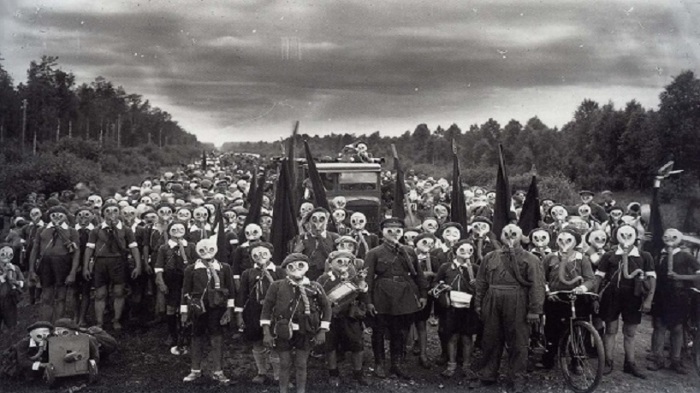 Виктор Булла: «Оборона пионеров», Ленинград, 1937 год.