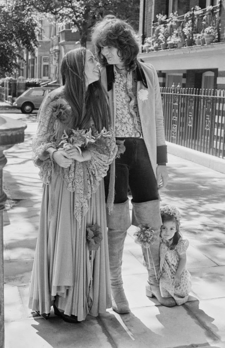 Свадьба британского бас-гитариста и актрисы, 1972 год.
