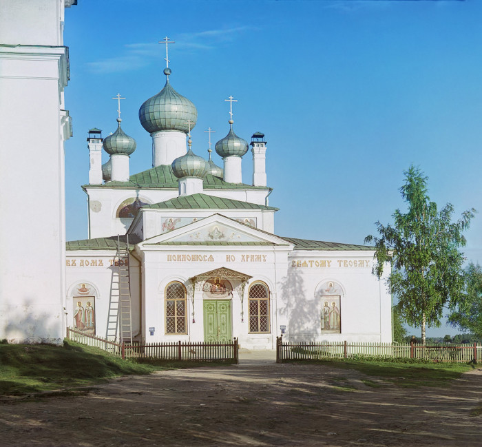 Одна из многочисленных церквей города Ржев.