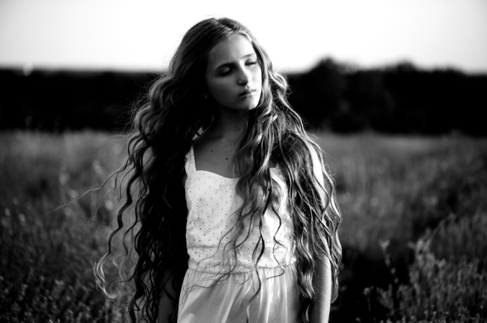 Девушка с распущенными длинными волосами. Автор фотографии:Екатерина Шуляк.