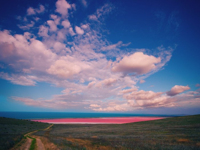 Самое необычное озеро в Австралии с розовым цветом воды.