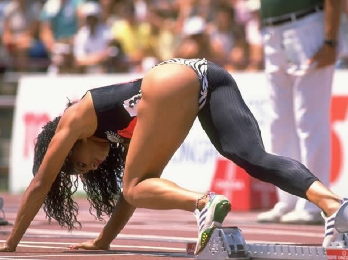 На Олимпийских играх в Сеуле в 1988 году Флоренс Гриффит-Джойнер победила в эстафете 4 по 100 метров.