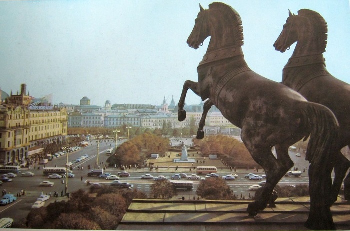 Вид от квадриги Большого театра на одну из центральных площадей Москвы.