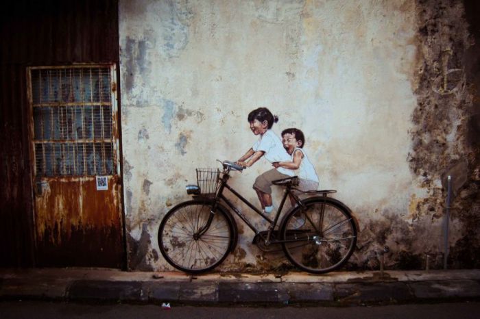 Уличное искусство в Пинанг, Малайзия от молодого художника Эрнеста Зачаревика (Ernest Zacharevic).